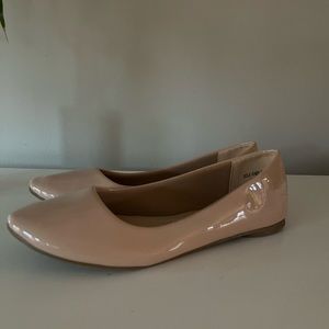 Dream Pairs Beige Size 7 1/2 Flats